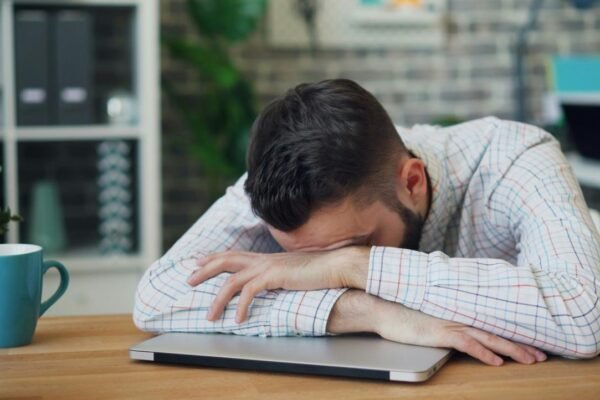 العمل الحر من الداخل: بين الحرية المطلقة والقلق المستمر